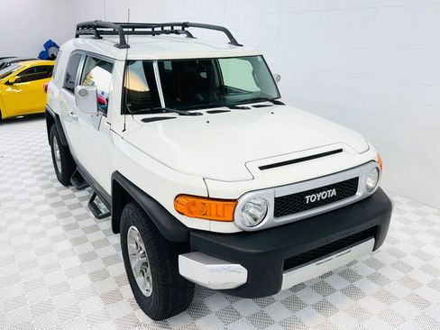 Used 2012 Toyota FJ Cruiser 2WD w/ Upgrade Pkg image 19