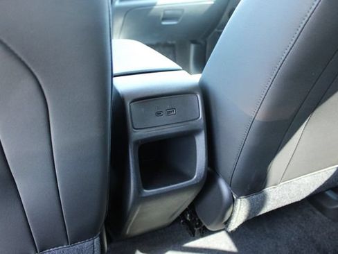 Used 2024 Chevrolet Trax LT w/ Driver Confidence Package FWD image 31