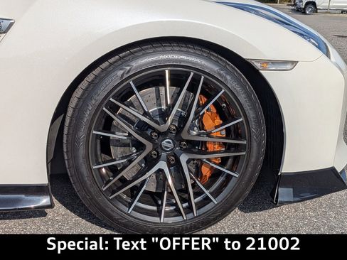 Used 2021 Nissan GT-R Premium image 12