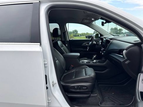 Used 2021 Chevrolet Traverse LT w/ LT Premium Package AWD/4WD image 12