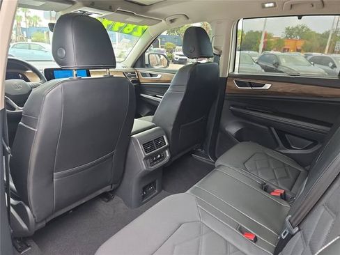 Used 2024 Volkswagen Atlas SE FWD image 12