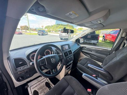 Used 2017 Dodge Grand Caravan SE w/ Power Window Group FWD image 9