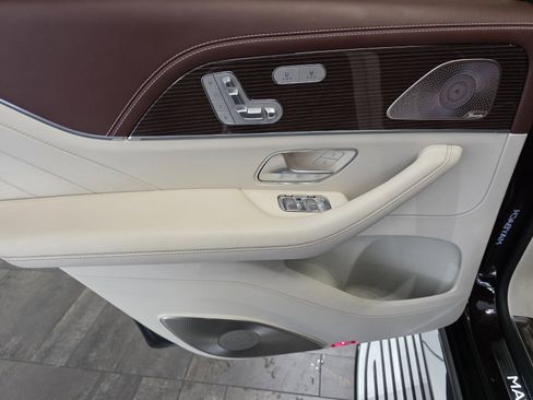 Used 2023 Mercedes-Benz Maybach GLS 600 4MATIC image 13