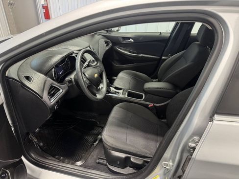 Used 2018 Chevrolet Cruze LT FWD image 6
