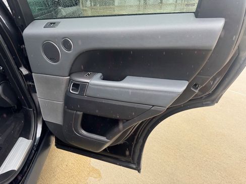 Used 2015 Land Rover Range Rover Sport SE image 24