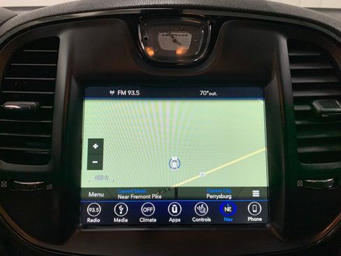 Used 2018 Chrysler 300 S w/ 300S Premium Group image 10