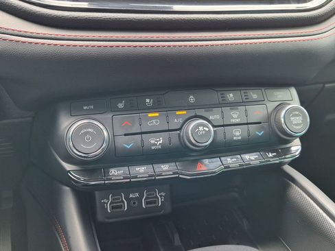 Used 2025 Dodge Durango GT image 22