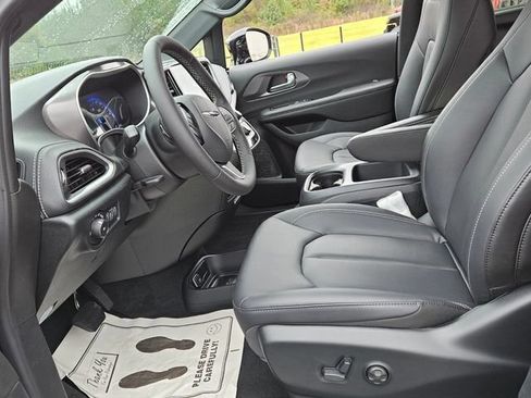 New 2026 Chrysler Pacifica Select FWD image 6