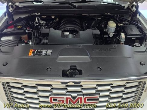 Used 2020 GMC Yukon XL Denali w/ Denali Premium Package AWD/4WD image 10