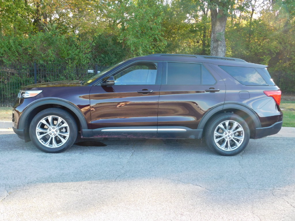 Used 2022 Ford Explorer XLT w/ Equipment Group 202A RWD image 2