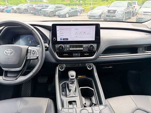 Used 2024 Toyota Grand Highlander FWD image 19