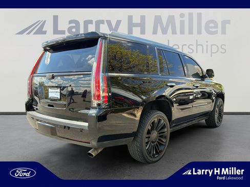 Used 2016 Cadillac Escalade Platinum AWD/4WD image 5