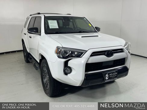 Used 2020 Toyota 4Runner Venture w/ Moonroof Package AWD/4WD image 3