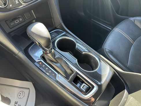 Used 2022 Chevrolet Equinox Premier image 40