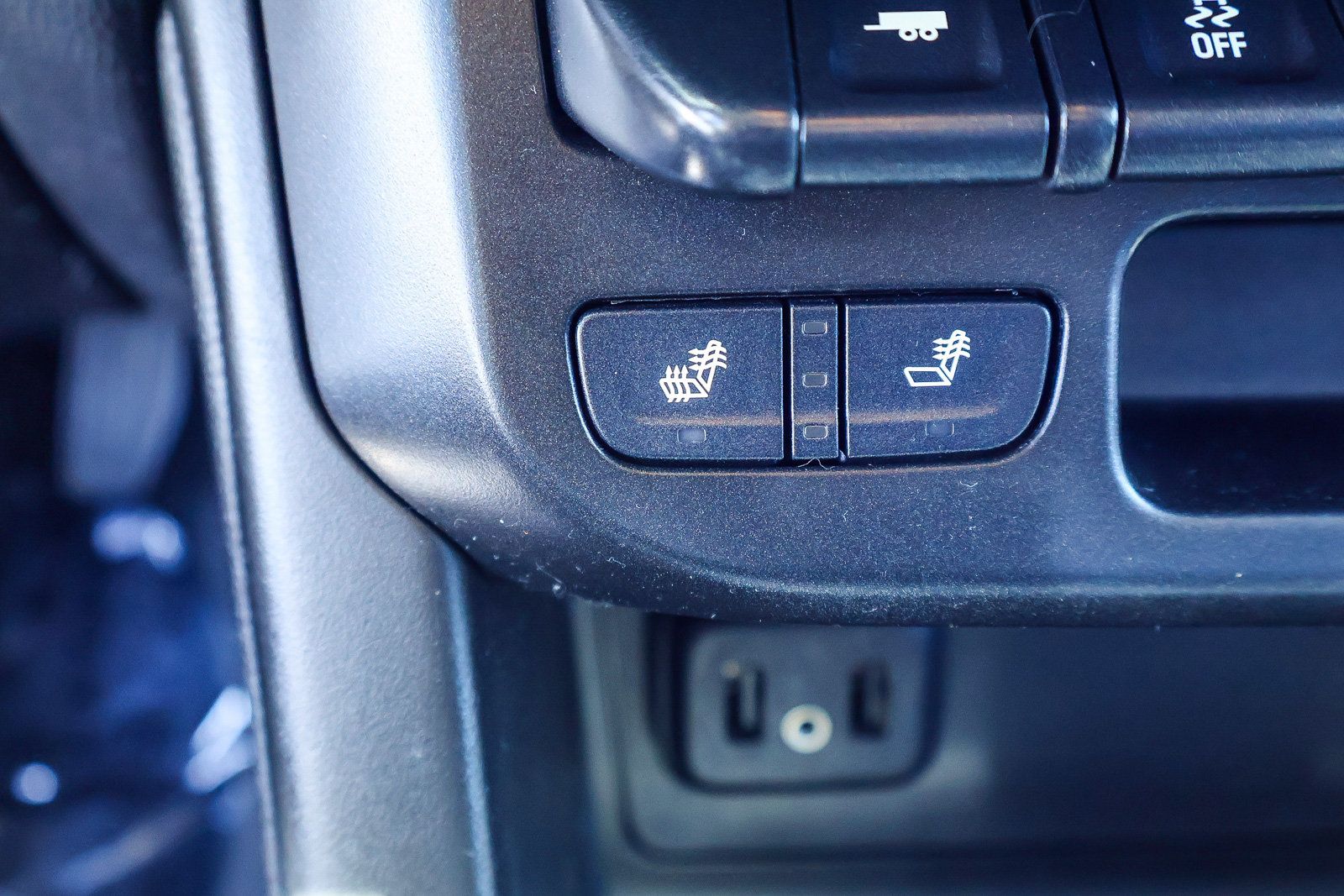 Used 2022 Chevrolet Colorado Z71 AWD/4WD image 6