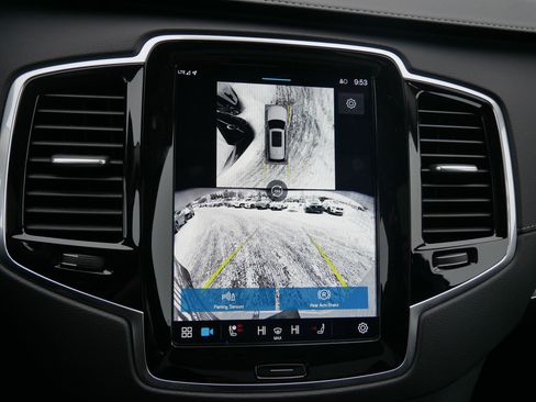 New 2025 Volvo XC90 T8 Ultra w/ Protection Package Premier image 10