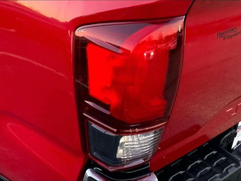 Certified 2018 Toyota Tacoma SR5 image 26