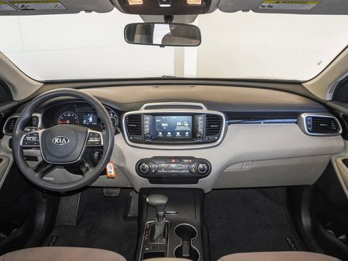 Used 2019 Kia Sorento LX image 25