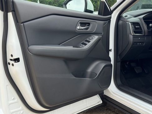 New 2026 Nissan Rogue SV image 21