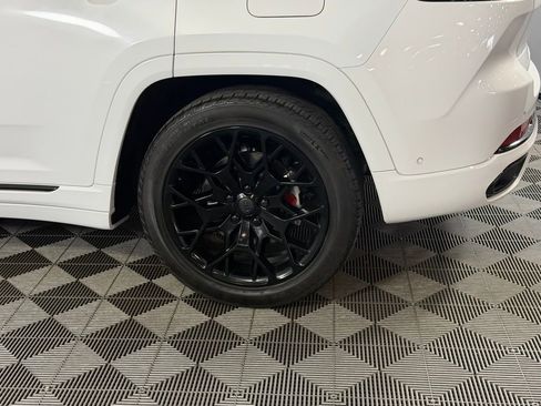 Used 2023 Jeep Grand Cherokee Summit AWD/4WD image 11