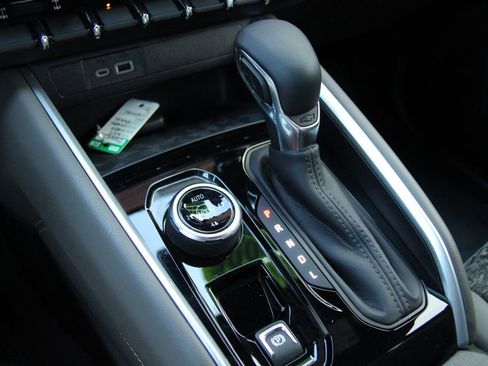 Certified 2024 Chevrolet Colorado ZR2 w/ Technology Package image 23