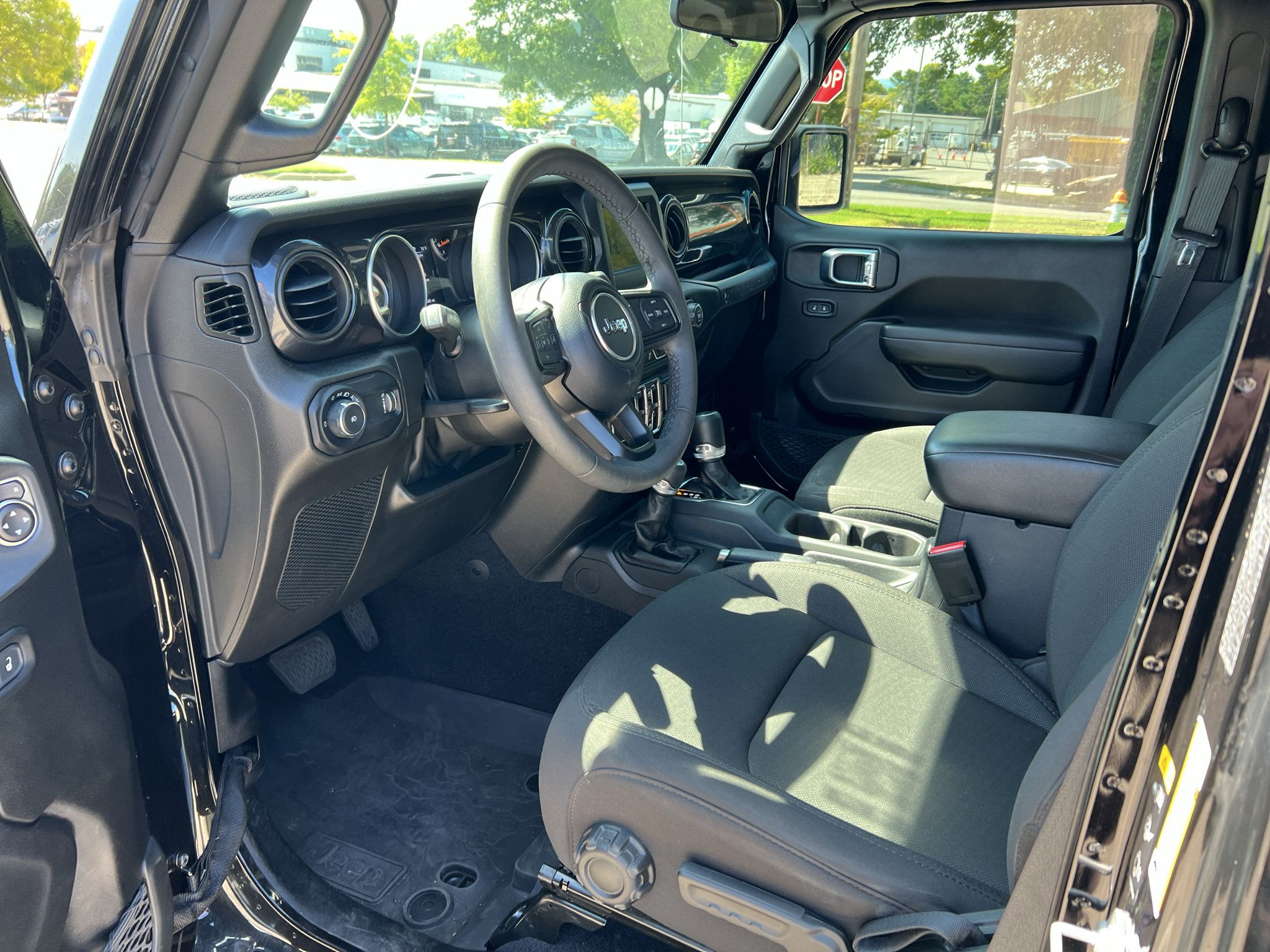 Used 2023 Jeep Wrangler Unlimited Sport AWD/4WD image 10