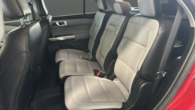 Used 2021 Ford Explorer XLT w/ XLT Sport Appearance Package AWD/4WD image 22