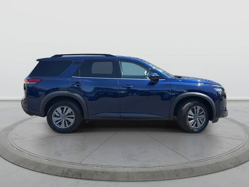 Certified 2025 Nissan Pathfinder SV FWD image 3