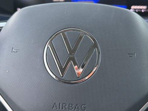 Used 2024 Volkswagen Taos SE image 24