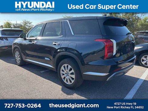 Used 2025 Hyundai Palisade SE FWD image 2