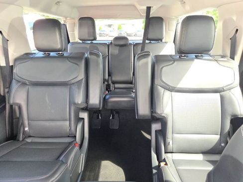 Used 2025 Ford Expedition Max Platinum w/ Driver's Package AWD/4WD image 4