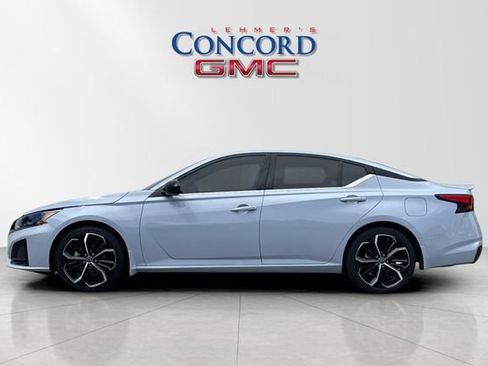 Used 2023 Nissan Altima 2.5 SR w/ SR Premium Package FWD image 7