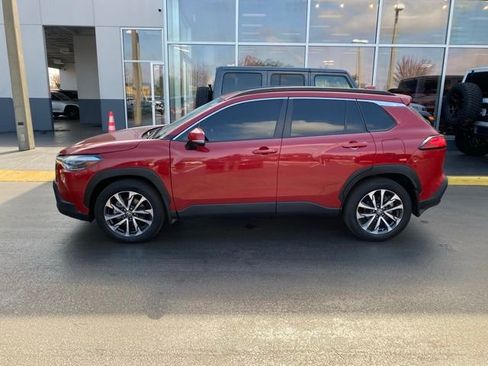 Used 2024 Toyota Corolla Cross XLE w/ Convenience Package image 6