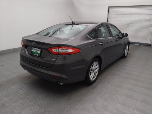 Used 2016 Ford Fusion SE FWD image 9