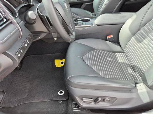 Used 2024 Toyota Camry SE image 30