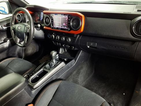 Used 2020 Toyota Tacoma TRD Sport AWD/4WD image 13