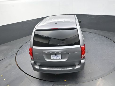 Used 2016 Dodge Grand Caravan SE image 18