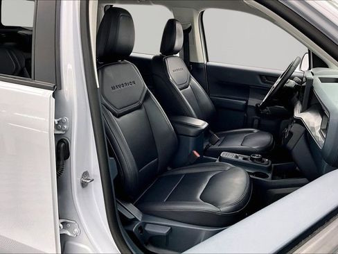 Certified 2025 Ford Maverick Lariat w/ Black Appearance Package AWD/4WD image 7