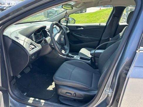 Used 2018 Chevrolet Cruze LT w/ Convenience Package FWD image 7