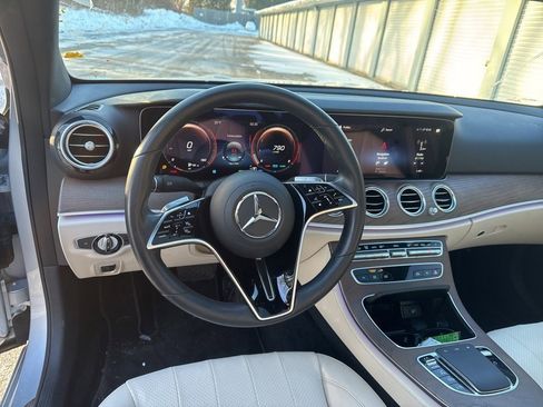 Used 2022 Mercedes-Benz E 450 4MATIC Sedan image 9