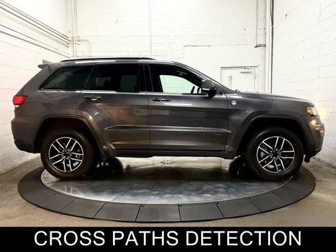 Used 2020 Jeep Grand Cherokee Trailhawk w/ Trailhawk Luxury Group AWD/4WD image 9