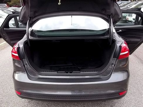 Used 2016 Ford Focus SE w/ SE Cold Weather Package FWD image 22