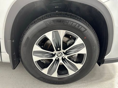 Used 2025 Toyota Highlander XLE AWD/4WD image 68