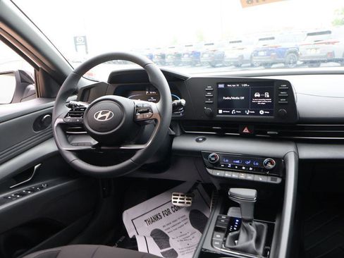 New 2026 Hyundai Elantra SEL Sport FWD image 18