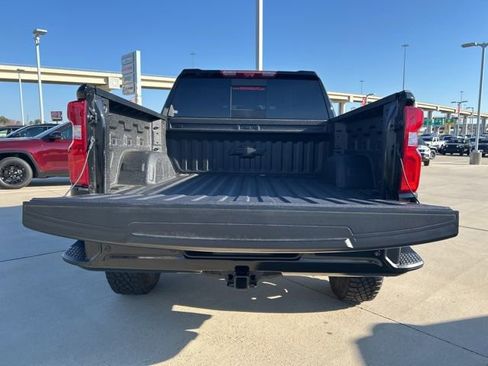 Used 2025 Chevrolet Silverado 1500 ZR2 w/ Technology Package image 11