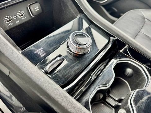 Used 2022 Jeep Grand Cherokee Limited AWD/4WD image 23