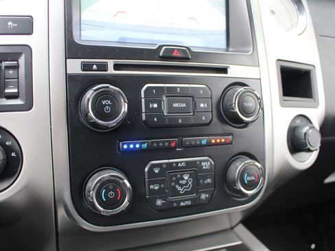 Used 2016 Ford Expedition XLT w/ Equipment Group 202A AWD/4WD image 26