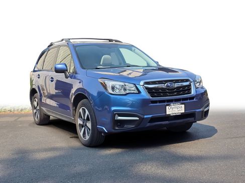 Used 2017 Subaru Forester 2.5i Premium w/ Popular Package #2A AWD/4WD image 1