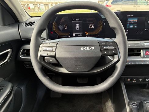 Used 2025 Kia K4 LXS FWD image 23