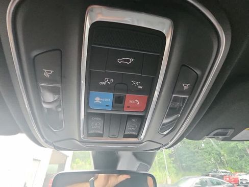 Used 2024 Jeep Grand Cherokee Altitude AWD/4WD image 11